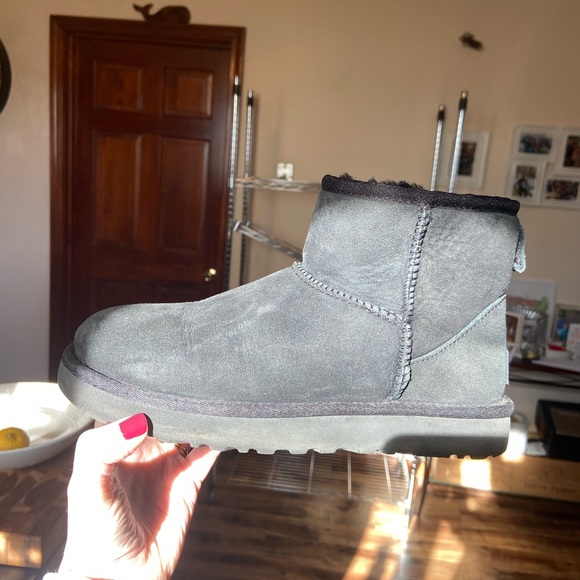 Black mini Uggs - Picture 8 of 10
